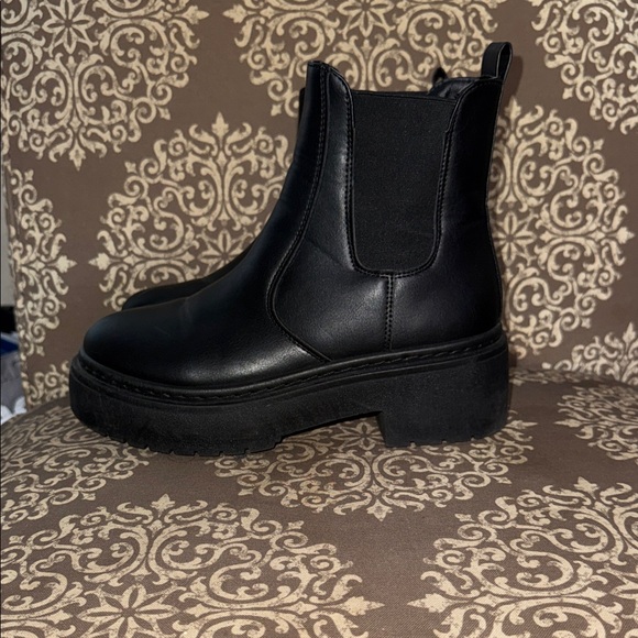 Forever 21 Black Ankle Boots - Picture 6 of 9